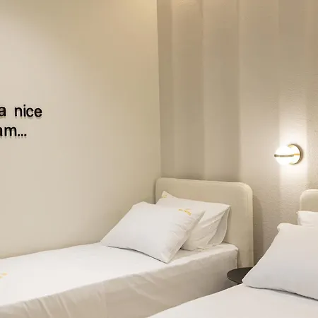 فندق Beke فلورا